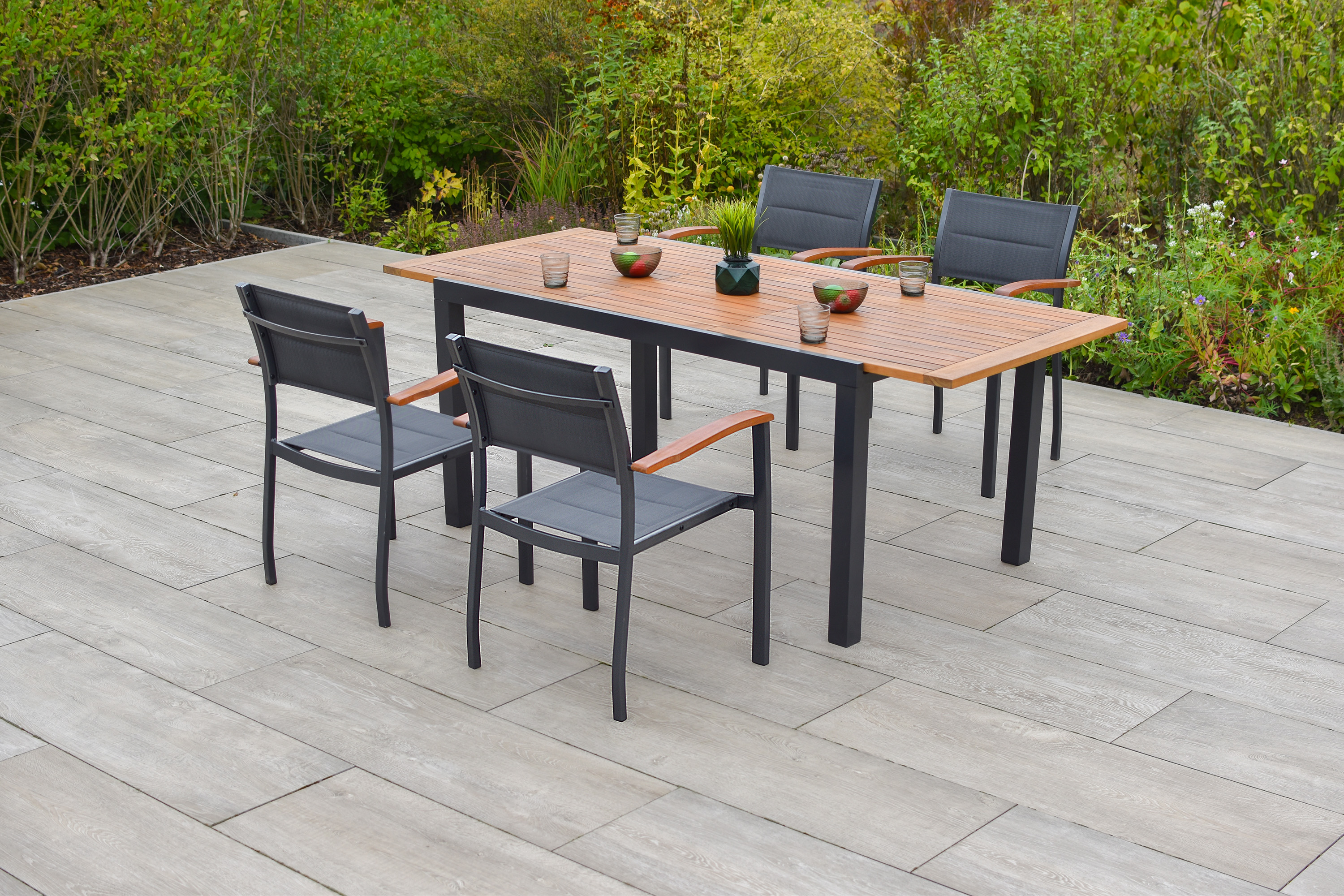 Merxx Paxos Gartenmöbel Set für 4 Personen 5 teilig aus Aluminium mit Textilbespannung und FSC Akazienholz mit Ausziehtisch 150 bis 200 cm und 4 gepolsterten Stapelsesseln in Graphit Grau