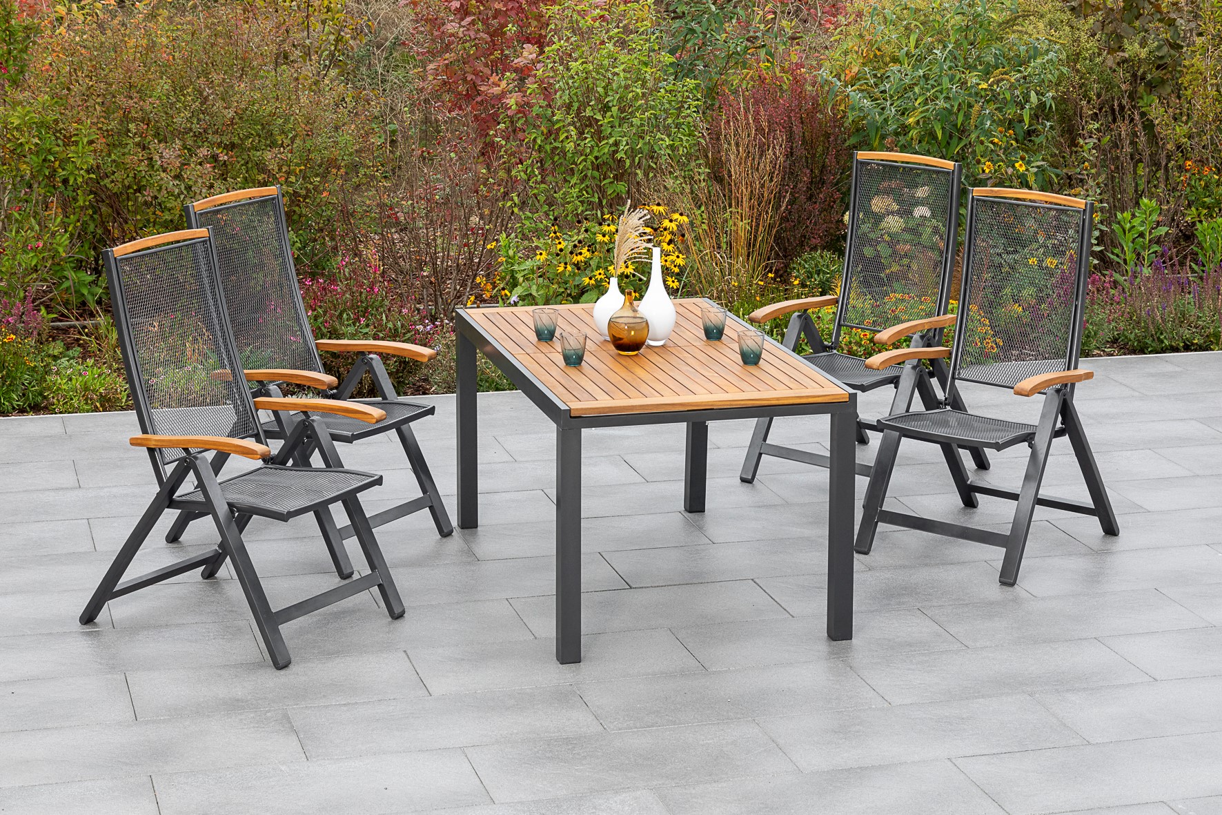 Merxx Tilos Gartenmöbel-Set für 4 Personen – 9-teilig aus Aluminium & FSC® Akazienholz mit Ausziehtisch 150–200 cm, 4 verstellbaren Klappsesseln & grauen Kissen