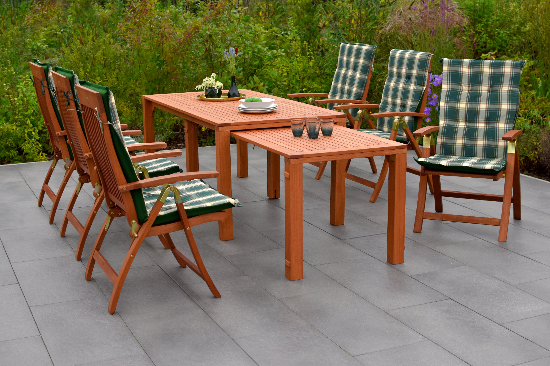 Comodoro Gartenmöbel-Set für 6 Personen – 13-teilig aus FSC® Eukalyptusholz mit Flex-Ausziehtisch 185–370 cm, verstellbaren Klappsesseln & Wendekissen
