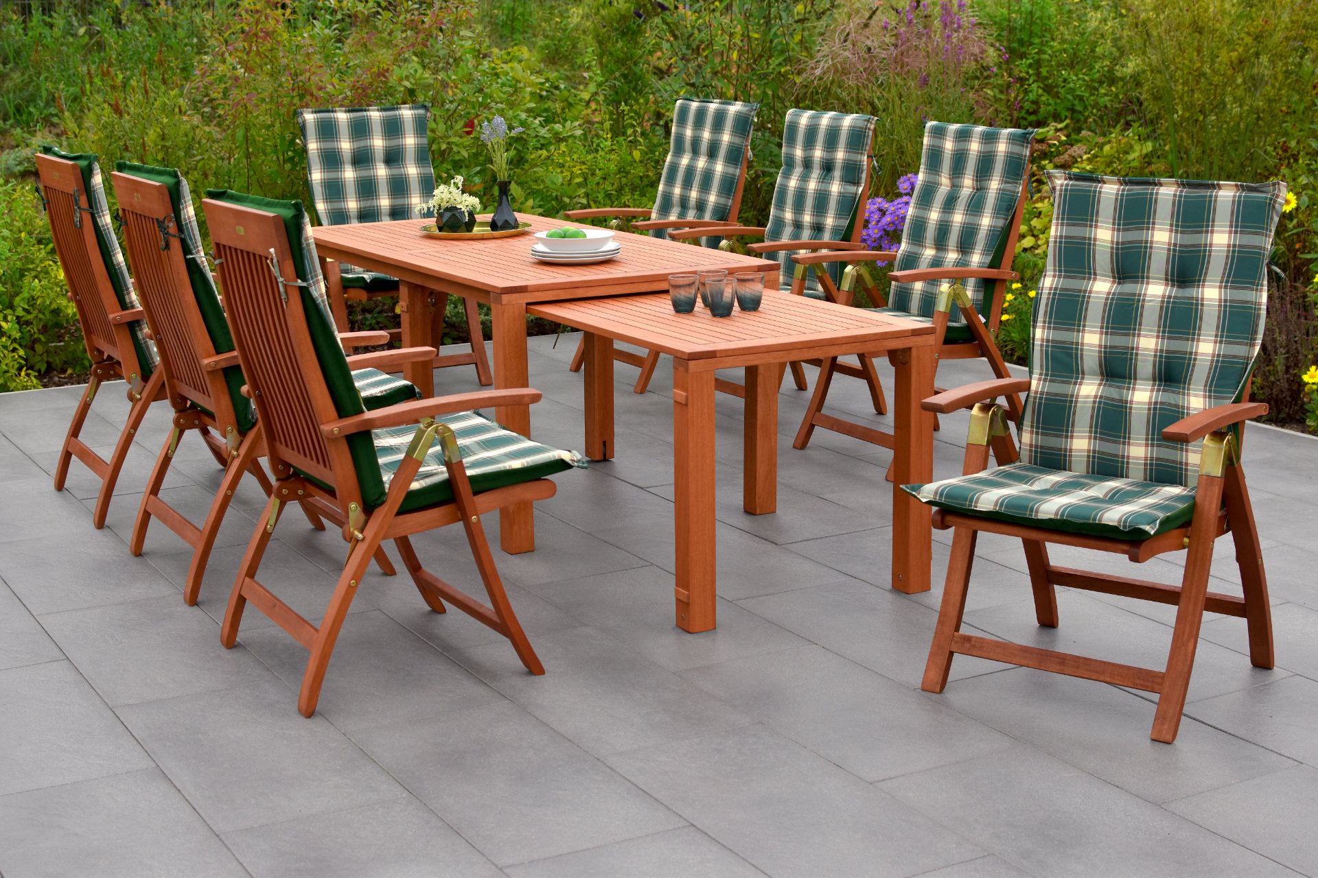 Comodoro Gartenmöbel-Set für 8 Personen – 17-teilig aus FSC® Eukalyptusholz mit Flex-Ausziehtisch 185–370 cm, verstellbaren Klappsesseln & Wendekissen