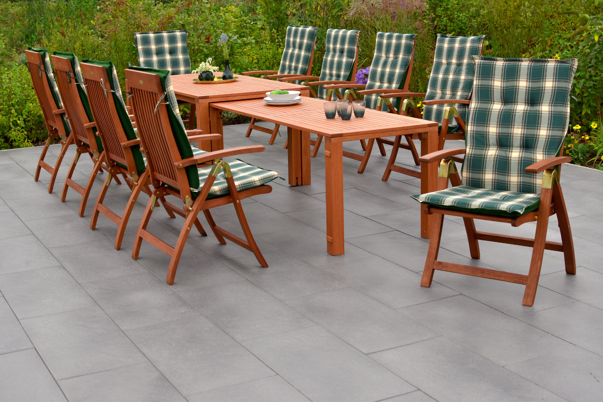 Comodoro Gartenmöbel-Set für 10 Personen – 21-teilig aus FSC® Eukalyptusholz mit Flex-Ausziehtisch 185–370 cm, verstellbaren Klappsesseln & Wendekissen