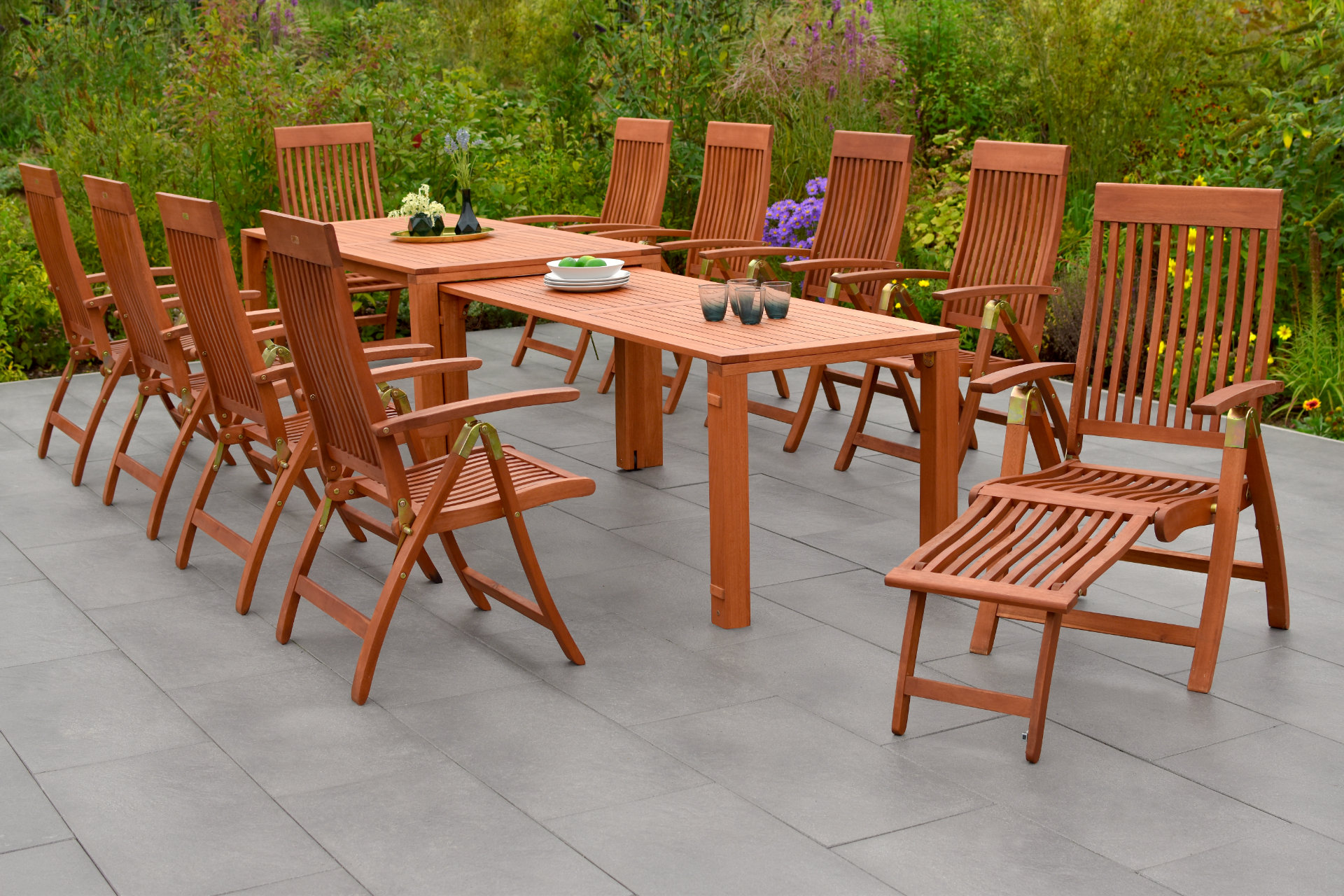 Comodoro Gartenmöbel-Set für 10 Personen – 11-teilig aus FSC® Eukalyptusholz mit Flex-Ausziehtisch 185–370 cm, 8 Klappsesseln & 2 Relax-Klappsesseln mit Fußteil