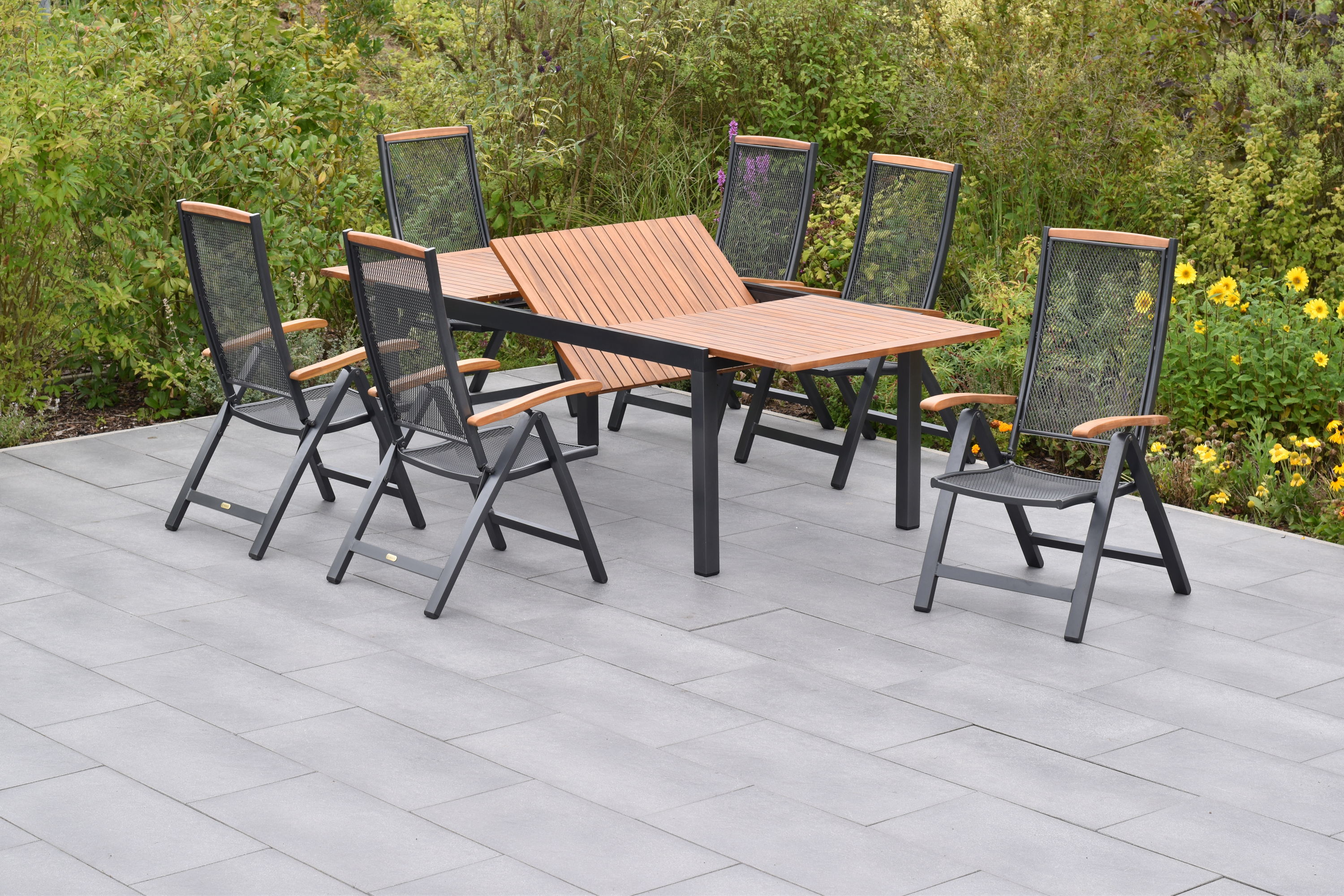 Merxx Tilos Gartenmöbel Set für 6 Personen 13 teilig aus Aluminium und FSC Akazienholz mit Ausziehtisch 180 bis 250 cm 6 verstellbare Klappsessel und graue Kissen