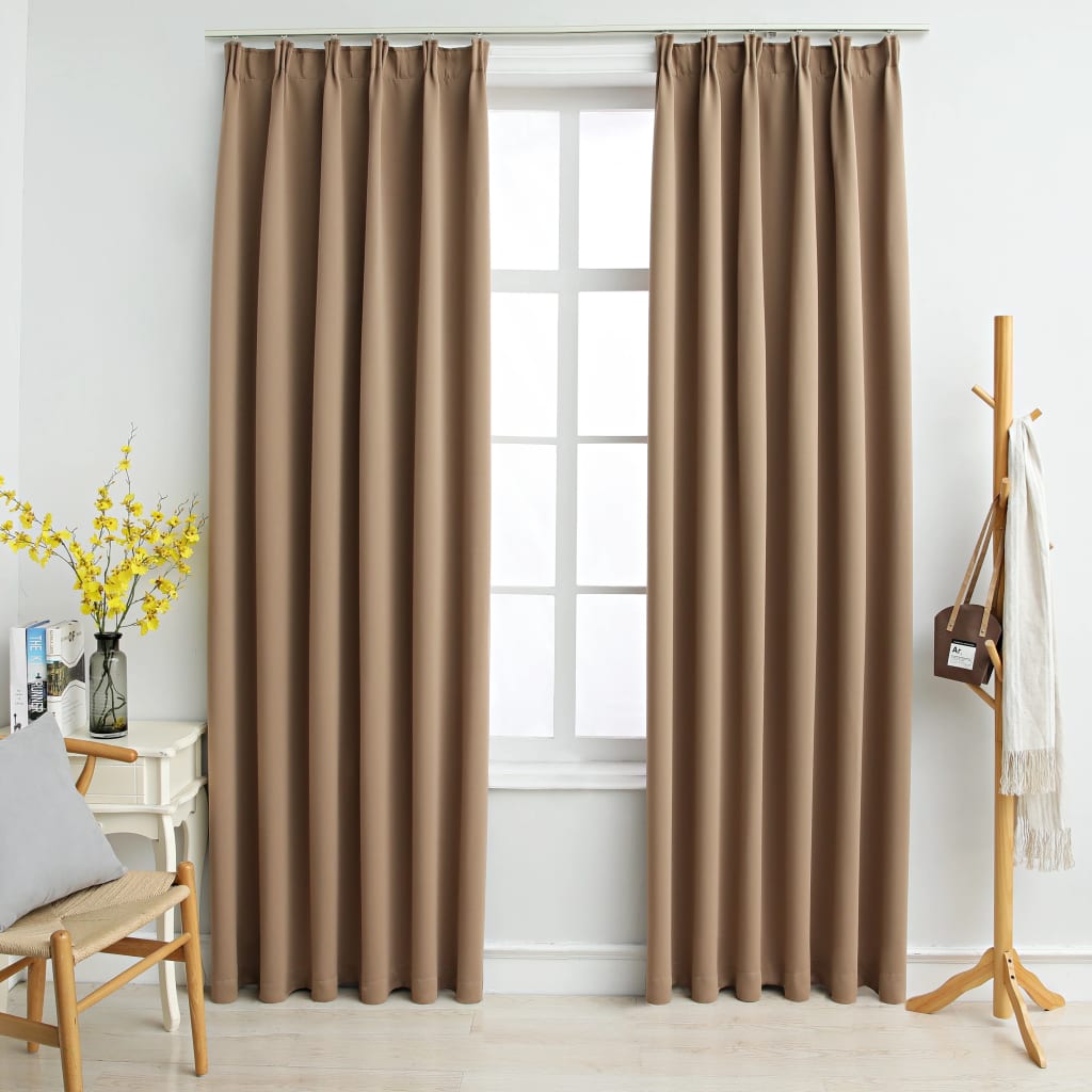 Verdunkelungsvorhänge Taupe 140x245 cm, 2 Stk., mit Haken, lichtundurchlässig für optimalen Sicht- und Lichtschutz.
