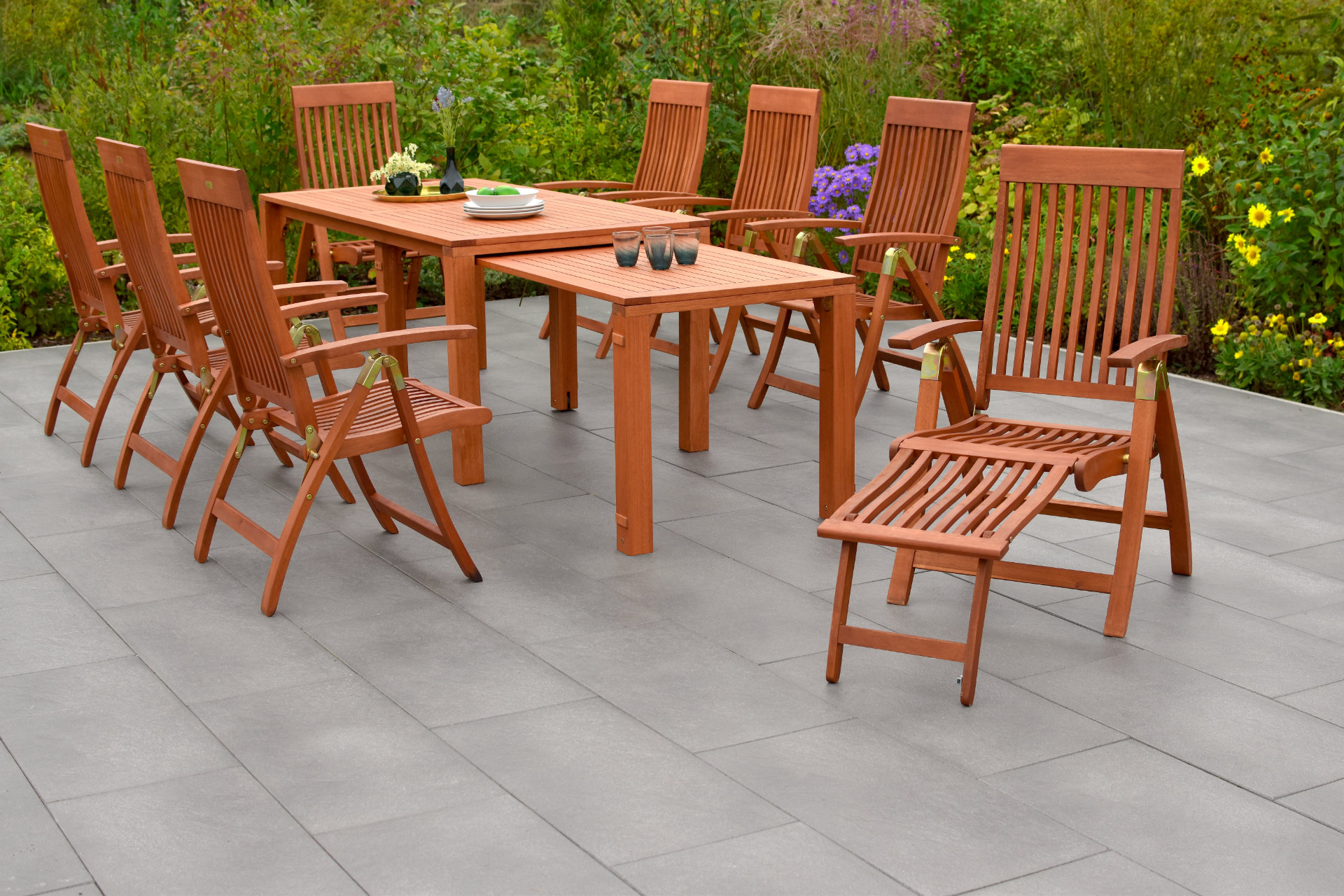 Comodoro Gartenmöbel-Set für 8 Personen – 9-teilig aus FSC® Eukalyptusholz mit Flex-Ausziehtisch 185–370 cm, 6 Klappsesseln & 2 Relax-Klappsesseln mit Fußteil
